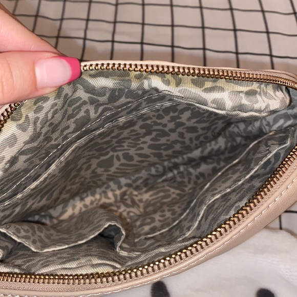 GUESS purse - Picture 3 of 4